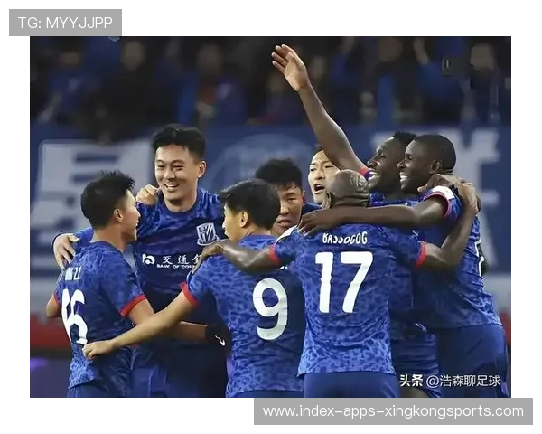 上海申花拉唐快速边路推进牵制防守，展现现代足球战术魅力